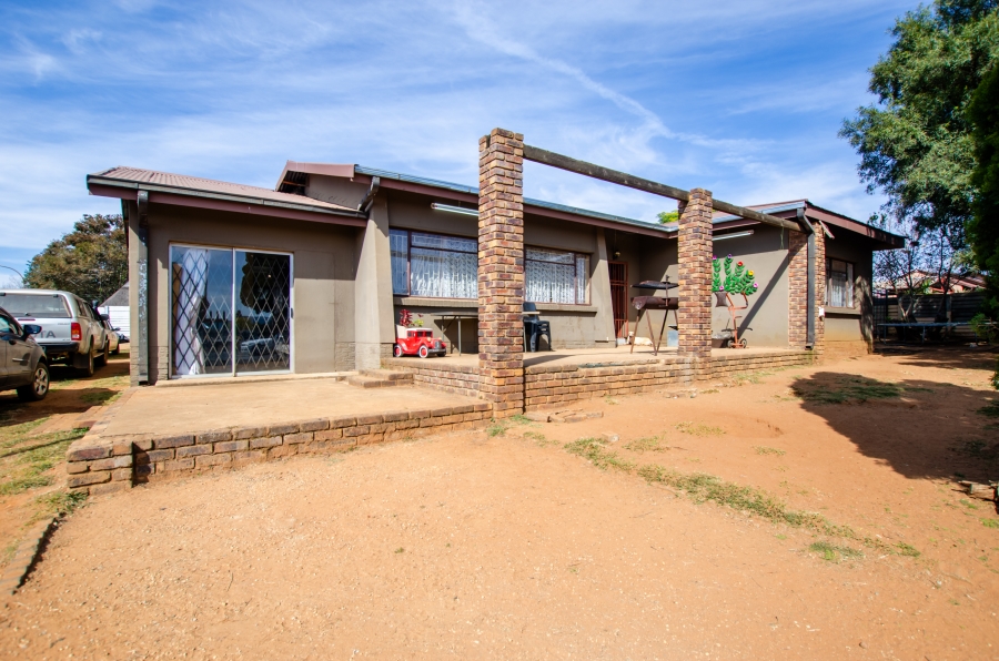 5 Bedroom Property for Sale in Rensburg Gauteng