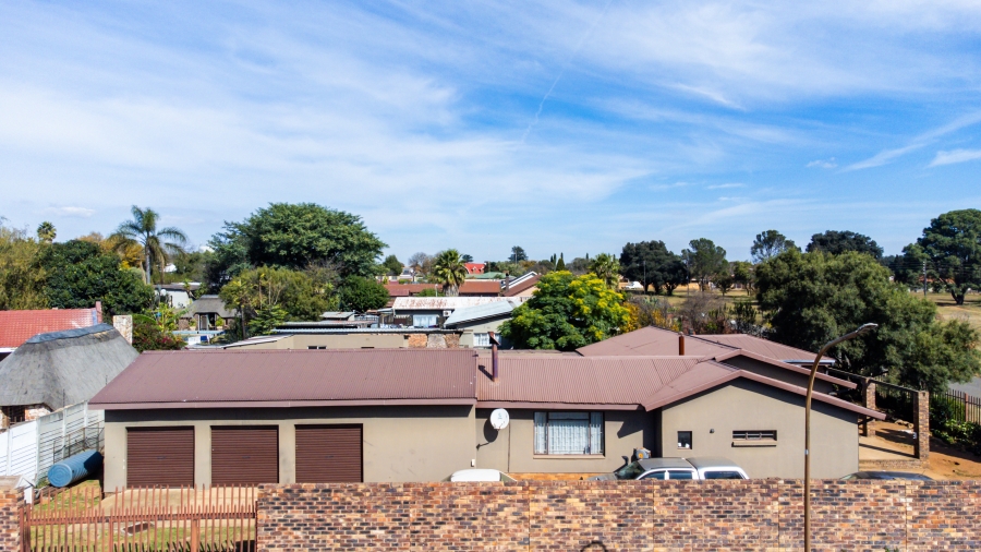 5 Bedroom Property for Sale in Rensburg Gauteng