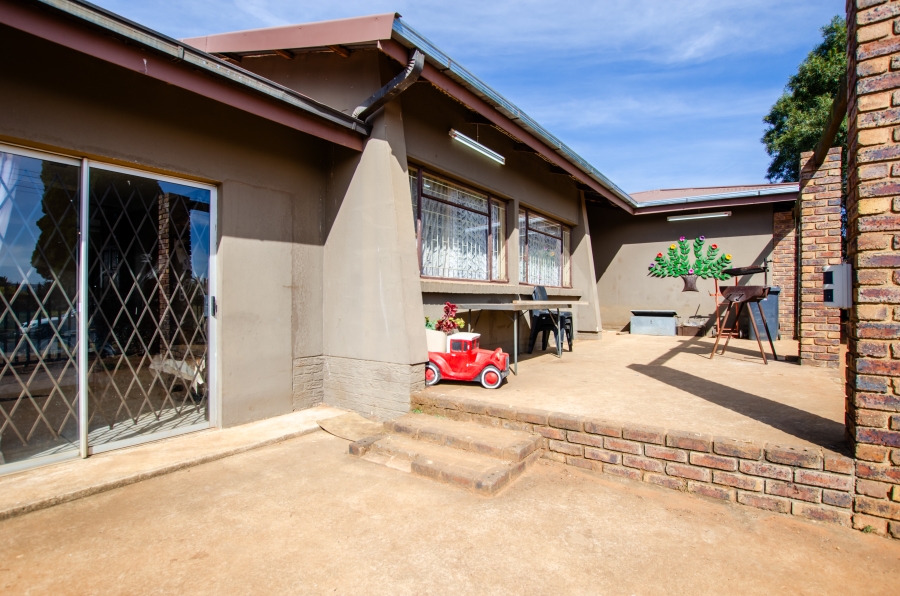 5 Bedroom Property for Sale in Rensburg Gauteng