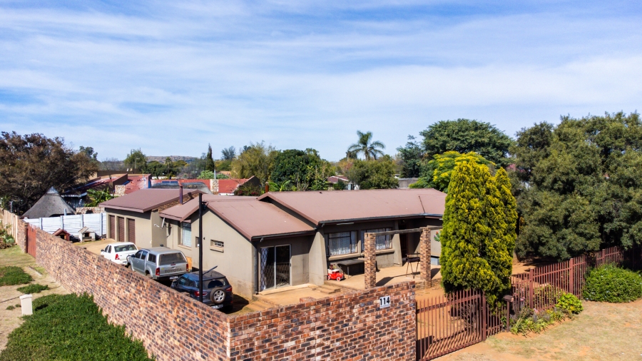5 Bedroom Property for Sale in Rensburg Gauteng