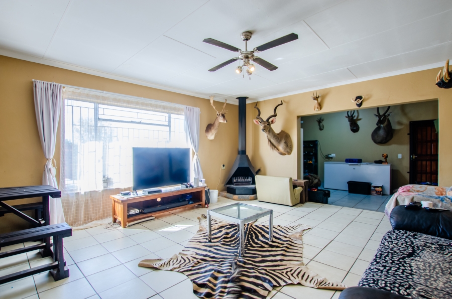 5 Bedroom Property for Sale in Rensburg Gauteng