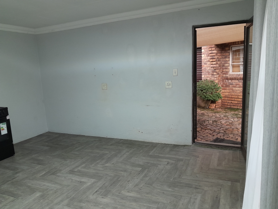 To Let 1 Bedroom Property for Rent in Dunnottar Gauteng