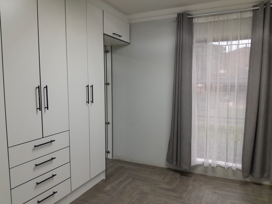 To Let 1 Bedroom Property for Rent in Dunnottar Gauteng