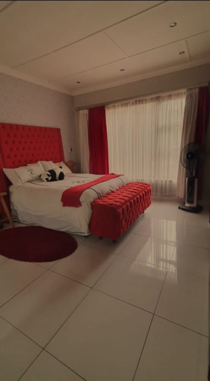 3 Bedroom Property for Sale in Linmeyer Gauteng