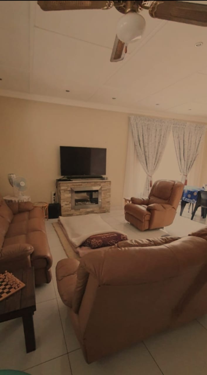 3 Bedroom Property for Sale in Linmeyer Gauteng