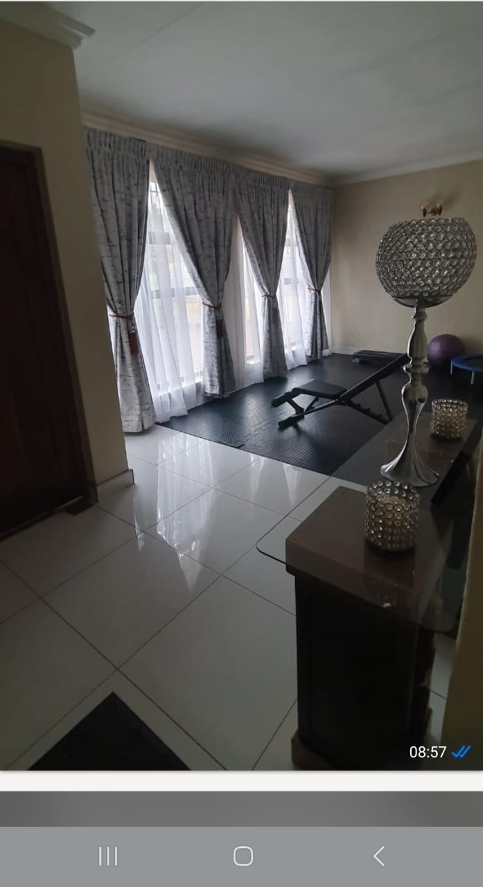 3 Bedroom Property for Sale in Linmeyer Gauteng