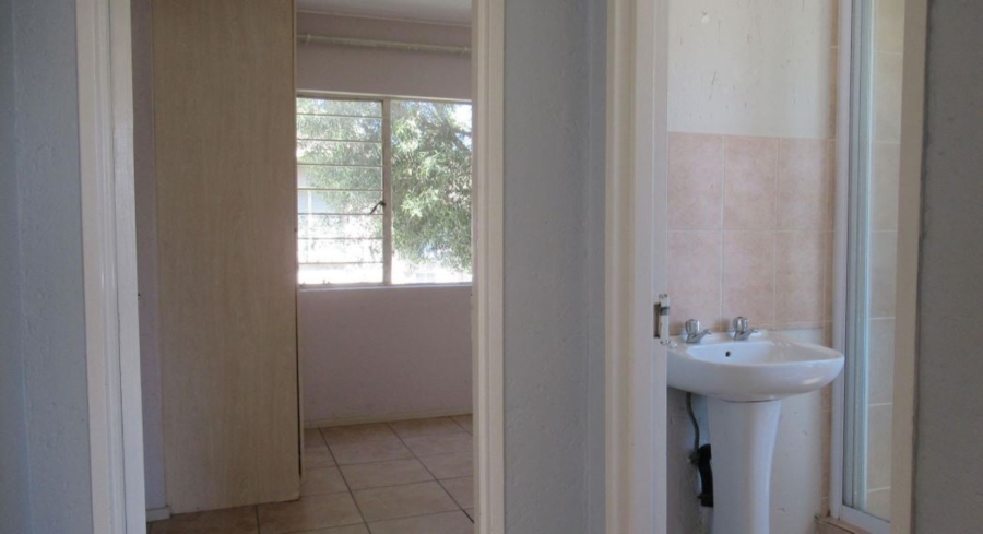 2 Bedroom Property for Sale in Klippoortje Gauteng