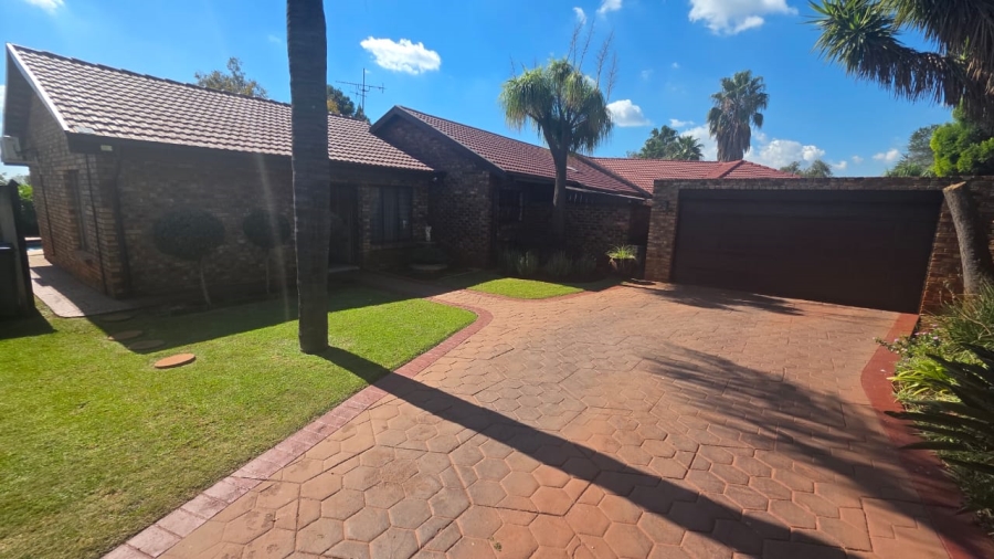 6 Bedroom Property for Sale in Doornpoort Gauteng