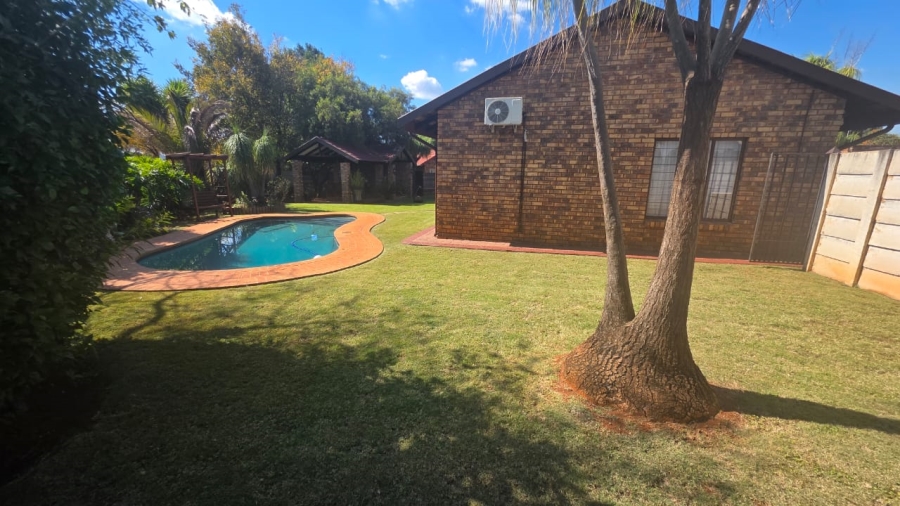 6 Bedroom Property for Sale in Doornpoort Gauteng