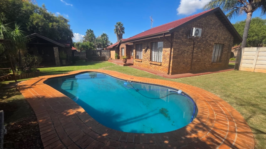 6 Bedroom Property for Sale in Doornpoort Gauteng