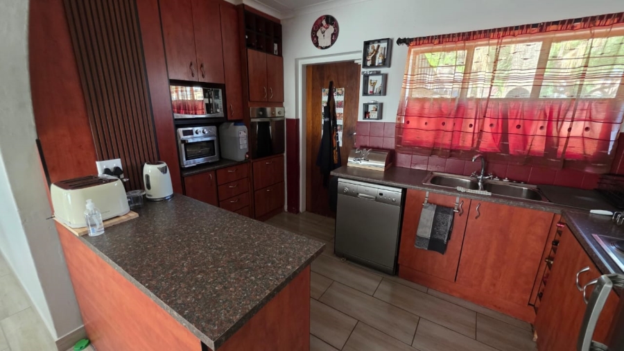 6 Bedroom Property for Sale in Doornpoort Gauteng