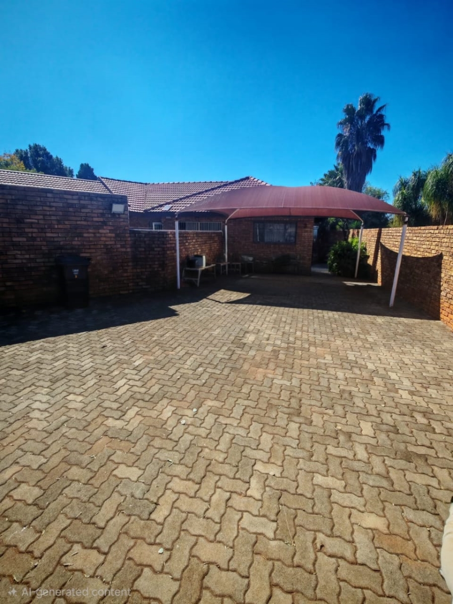 6 Bedroom Property for Sale in Doornpoort Gauteng