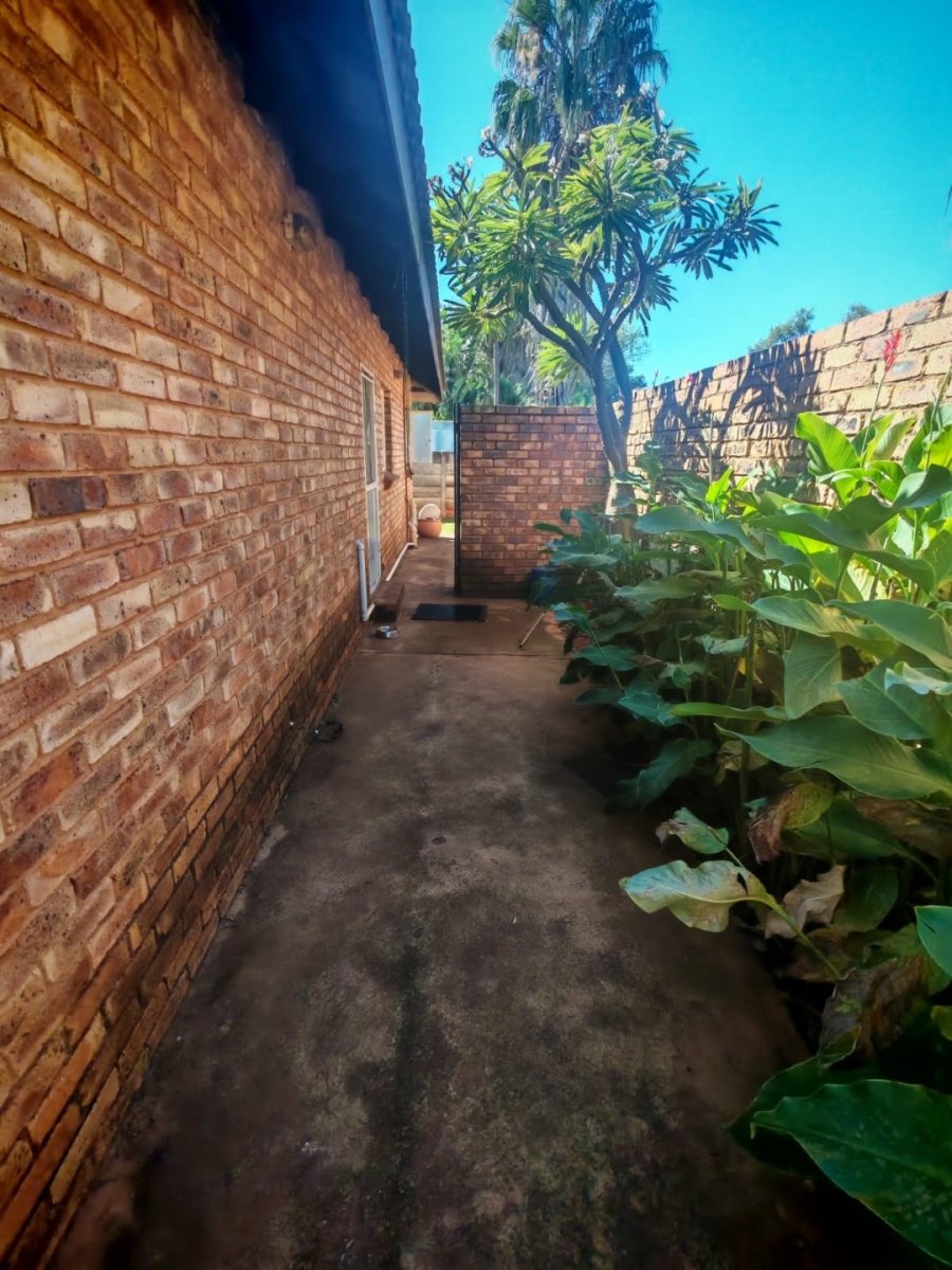 6 Bedroom Property for Sale in Doornpoort Gauteng