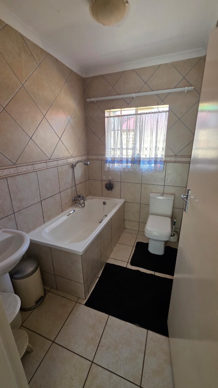6 Bedroom Property for Sale in Doornpoort Gauteng
