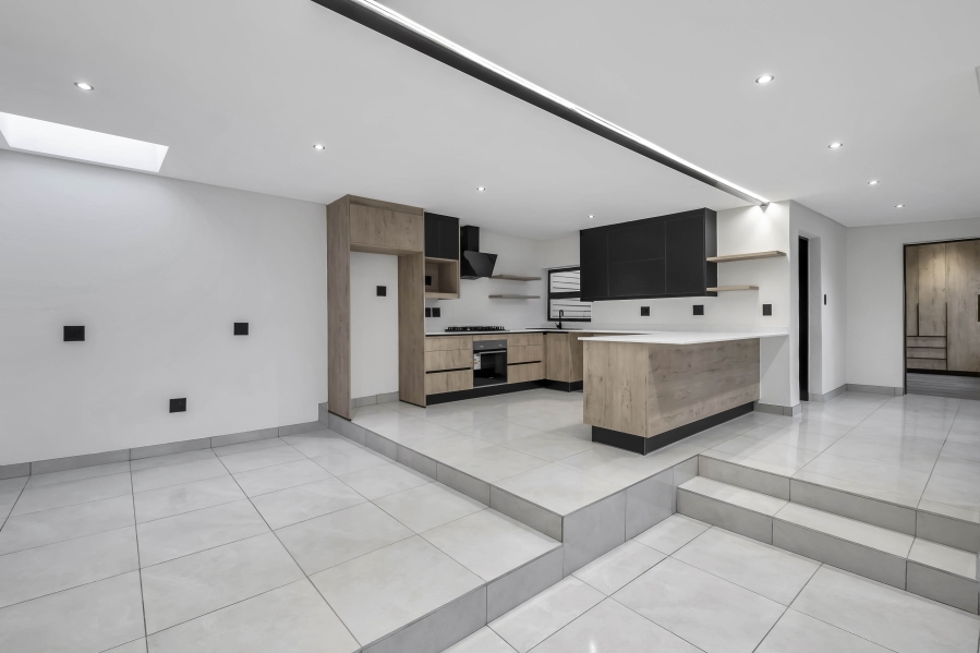 3 Bedroom Property for Sale in Linden Gauteng
