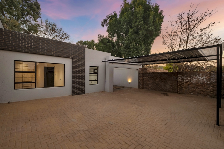 3 Bedroom Property for Sale in Linden Gauteng