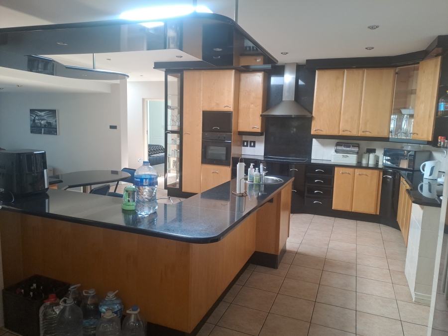 7 Bedroom Property for Sale in Observatory Gauteng