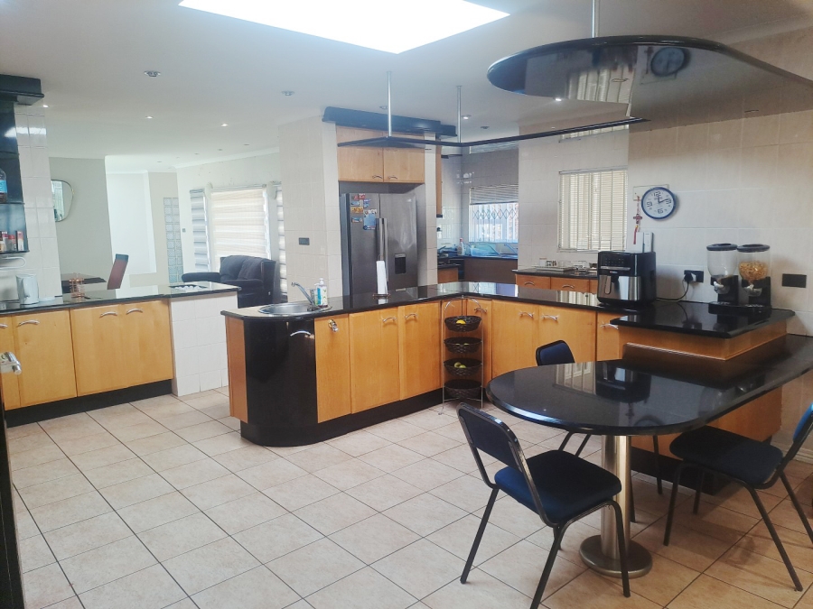 7 Bedroom Property for Sale in Observatory Gauteng