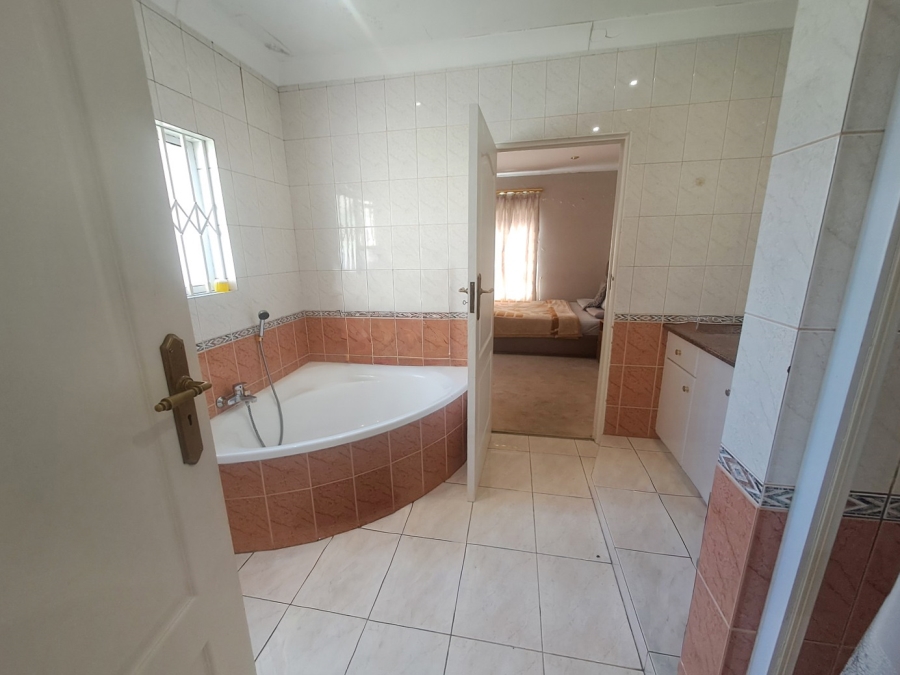 7 Bedroom Property for Sale in Observatory Gauteng