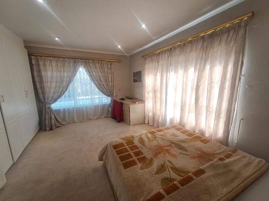 7 Bedroom Property for Sale in Observatory Gauteng