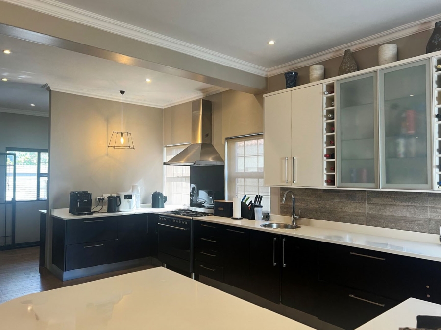 To Let 4 Bedroom Property for Rent in Khyber Rock Gauteng