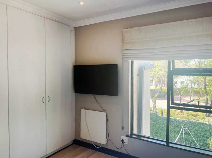 To Let 4 Bedroom Property for Rent in Khyber Rock Gauteng