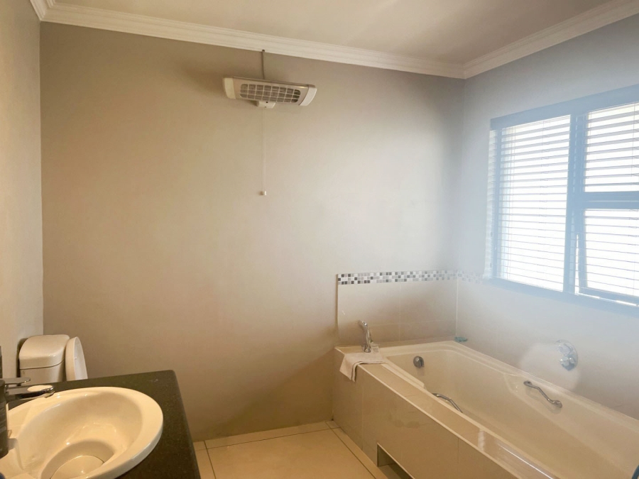 To Let 4 Bedroom Property for Rent in Khyber Rock Gauteng