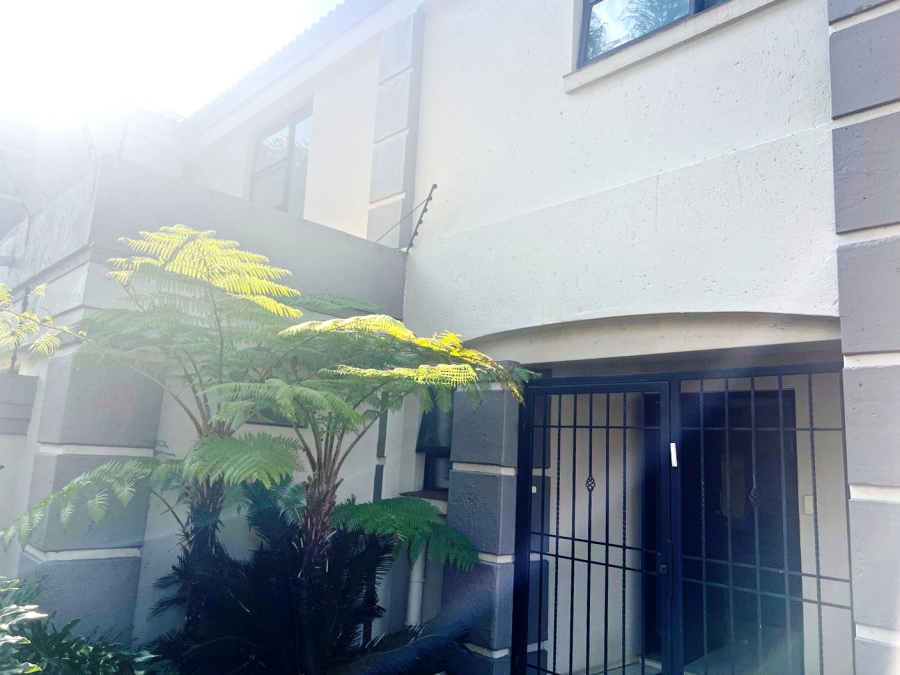 To Let 4 Bedroom Property for Rent in Khyber Rock Gauteng