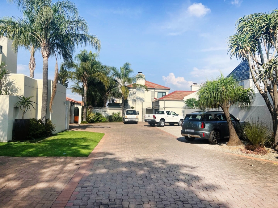 To Let 4 Bedroom Property for Rent in Khyber Rock Gauteng