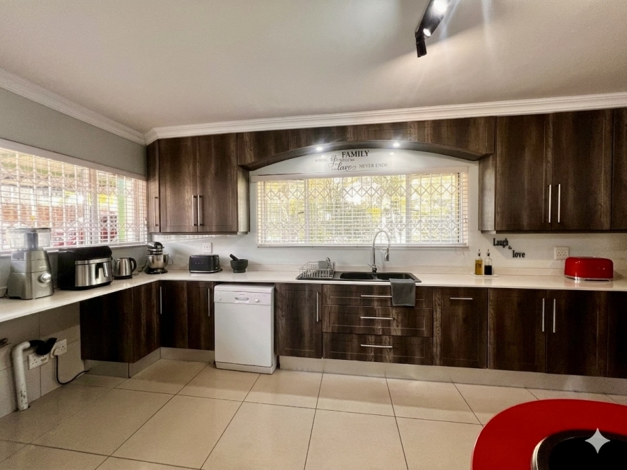 4 Bedroom Property for Sale in Rooihuiskraal Gauteng
