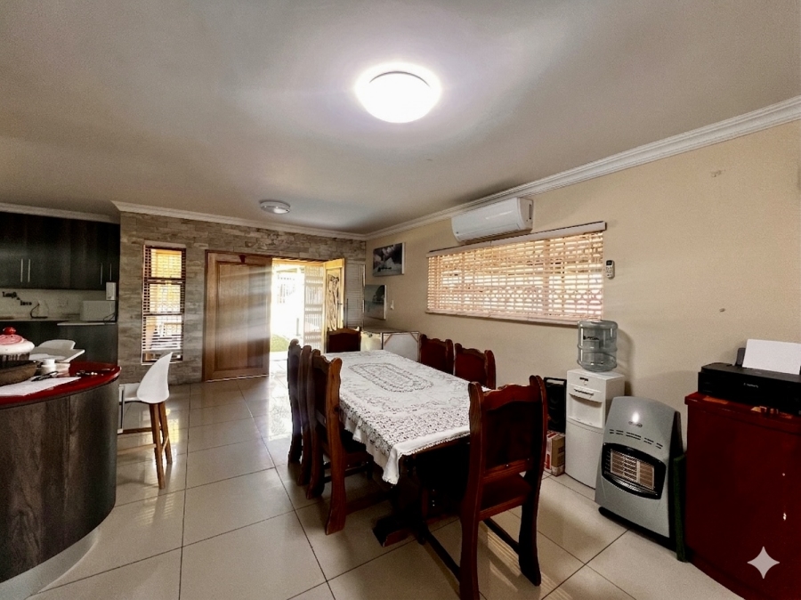 4 Bedroom Property for Sale in Rooihuiskraal Gauteng