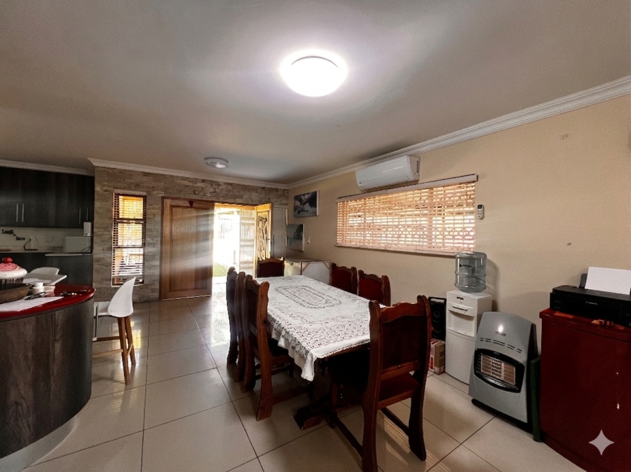 4 Bedroom Property for Sale in Rooihuiskraal Gauteng