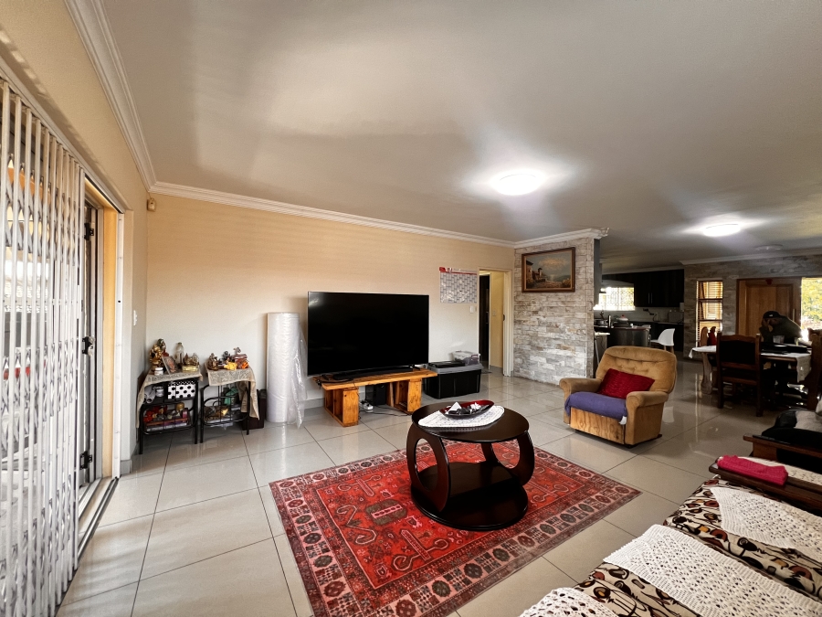 4 Bedroom Property for Sale in Rooihuiskraal Gauteng