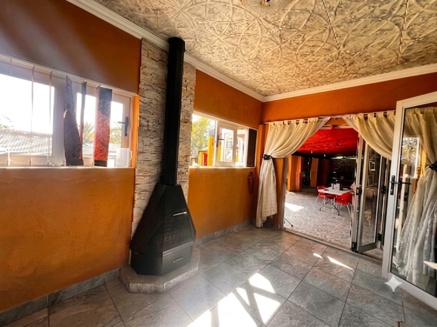 4 Bedroom Property for Sale in Rooihuiskraal Gauteng
