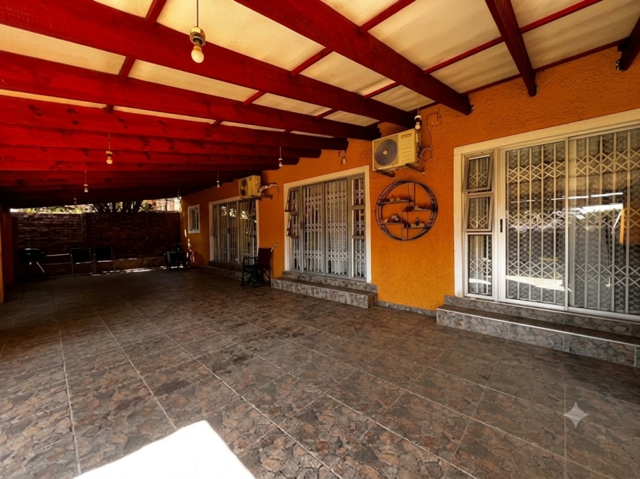 4 Bedroom Property for Sale in Rooihuiskraal Gauteng