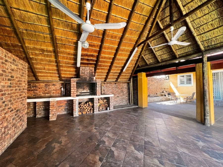 4 Bedroom Property for Sale in Rooihuiskraal Gauteng