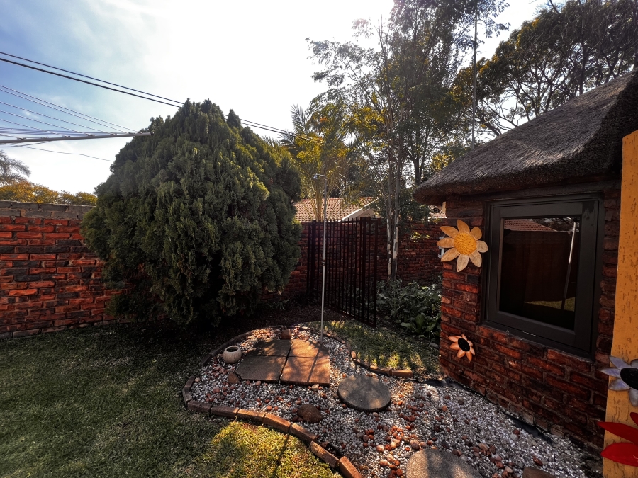 4 Bedroom Property for Sale in Rooihuiskraal Gauteng