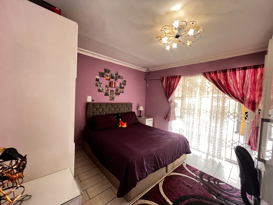 4 Bedroom Property for Sale in Rooihuiskraal Gauteng