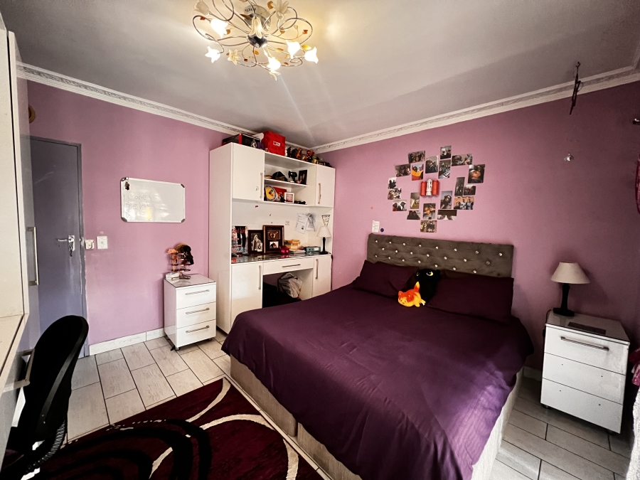 4 Bedroom Property for Sale in Rooihuiskraal Gauteng