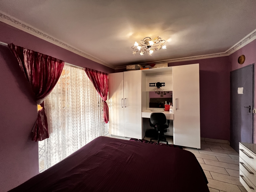 4 Bedroom Property for Sale in Rooihuiskraal Gauteng