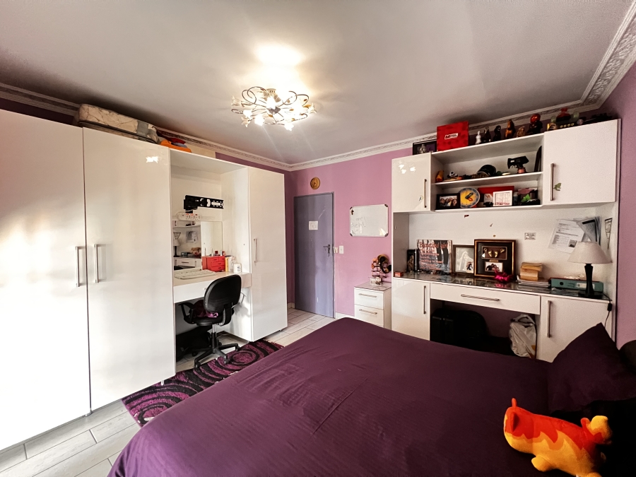 4 Bedroom Property for Sale in Rooihuiskraal Gauteng