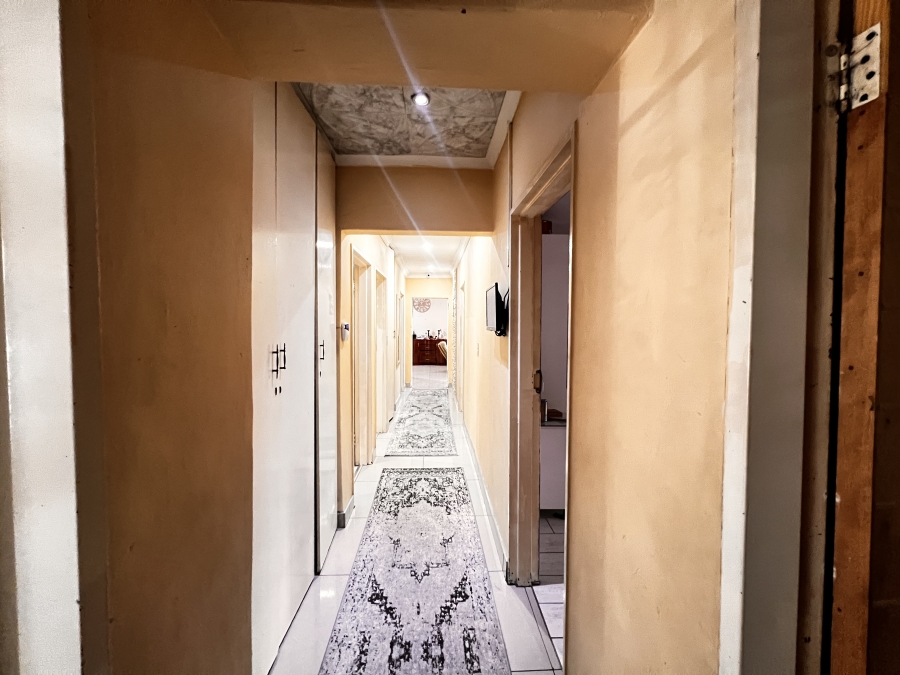 4 Bedroom Property for Sale in Rooihuiskraal Gauteng