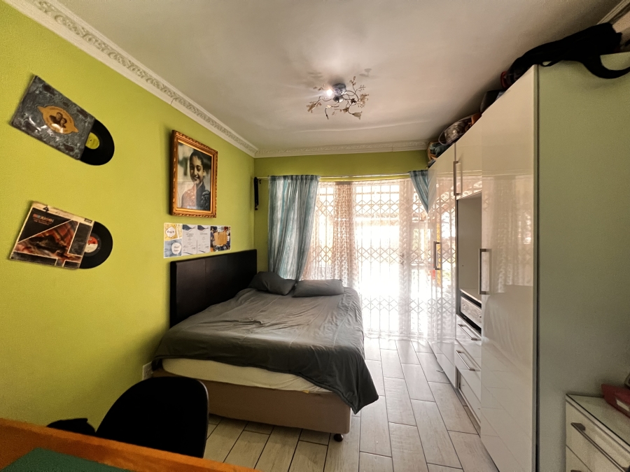 4 Bedroom Property for Sale in Rooihuiskraal Gauteng