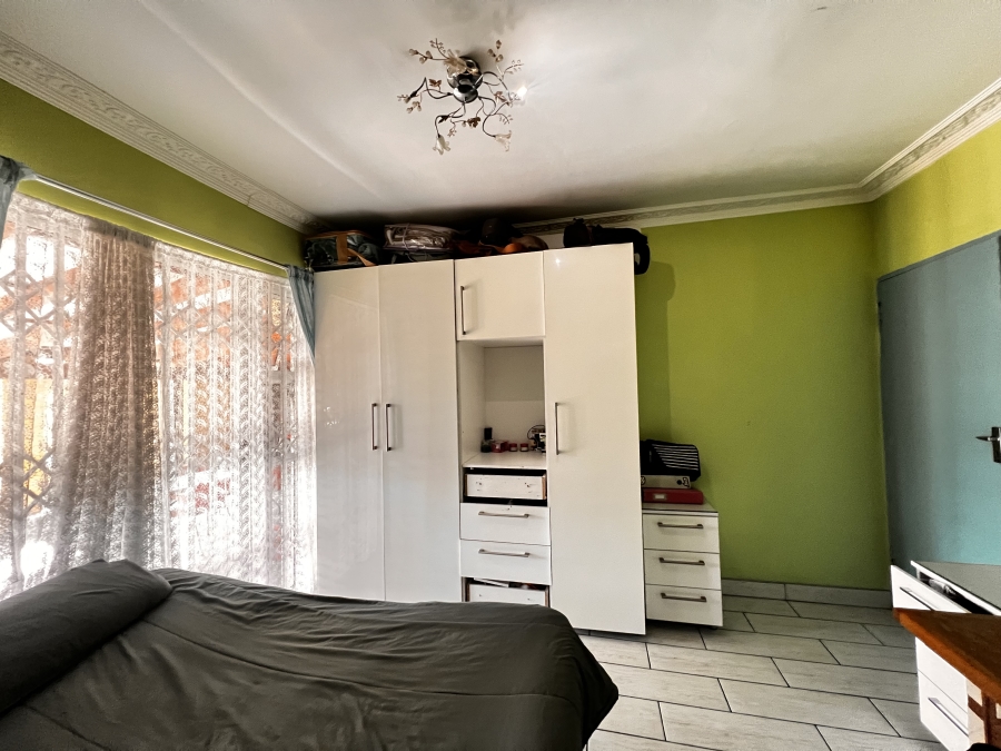 4 Bedroom Property for Sale in Rooihuiskraal Gauteng