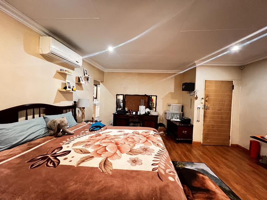 4 Bedroom Property for Sale in Rooihuiskraal Gauteng