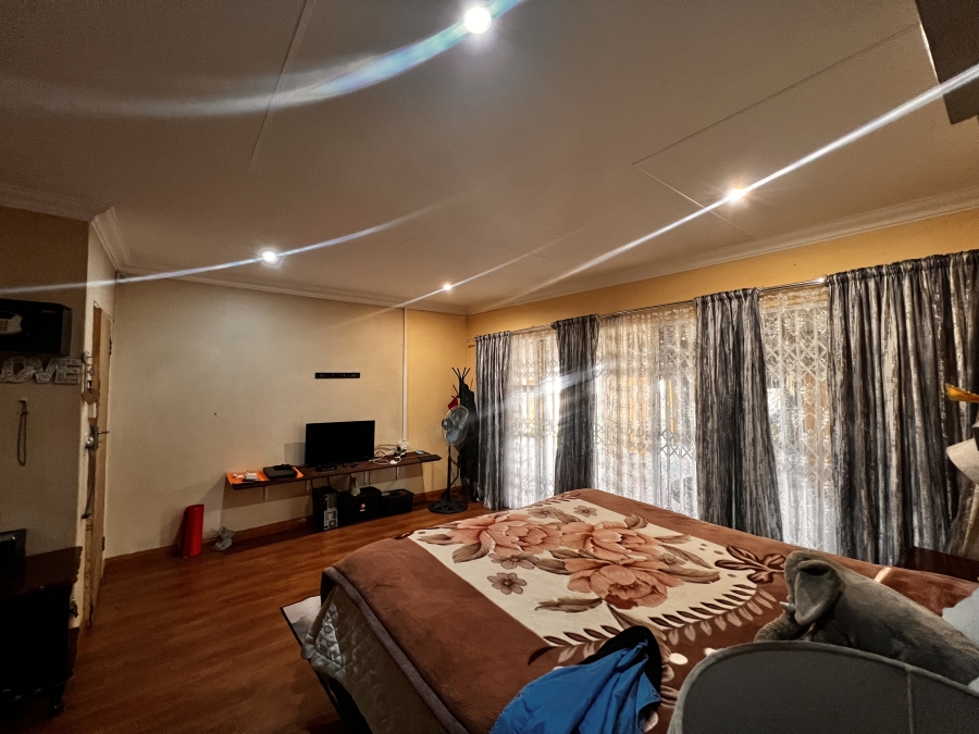 4 Bedroom Property for Sale in Rooihuiskraal Gauteng