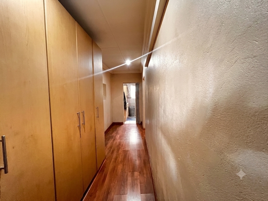 4 Bedroom Property for Sale in Rooihuiskraal Gauteng