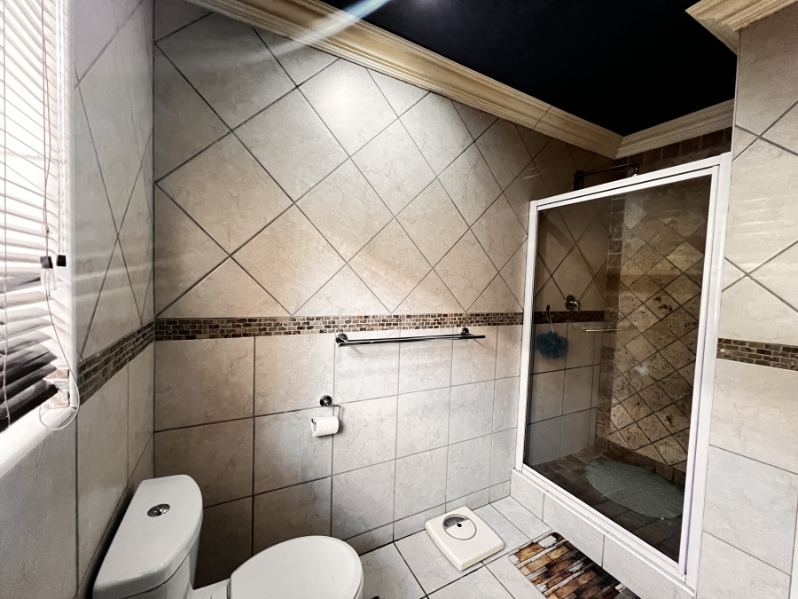 4 Bedroom Property for Sale in Rooihuiskraal Gauteng