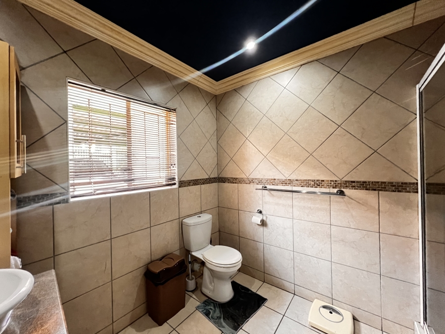 4 Bedroom Property for Sale in Rooihuiskraal Gauteng