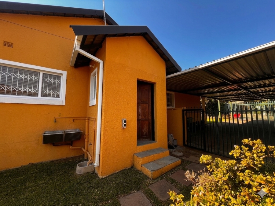 4 Bedroom Property for Sale in Rooihuiskraal Gauteng